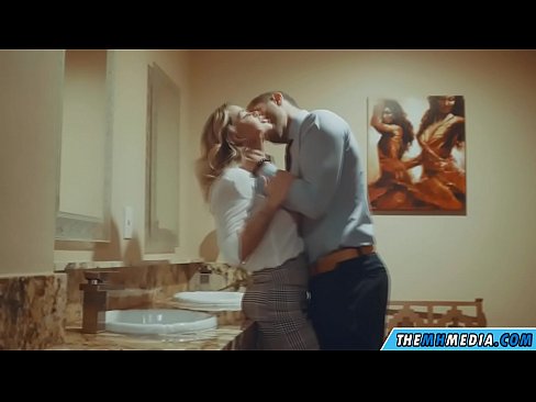❤️ Kapag ang isang busty blonde seduces sa isang pampublikong banyo ️❌  Sex sa porn tl.hentaibar-com.ru